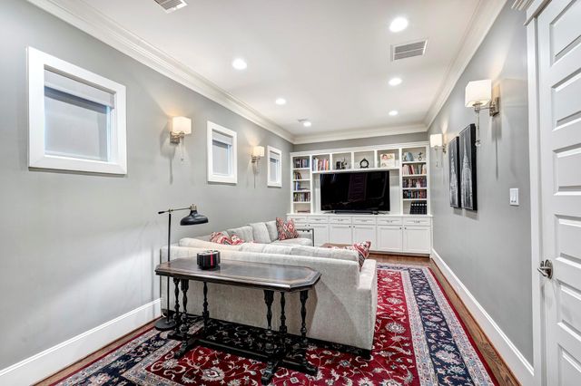 2219 Arlington Street, Houston, TX 77008