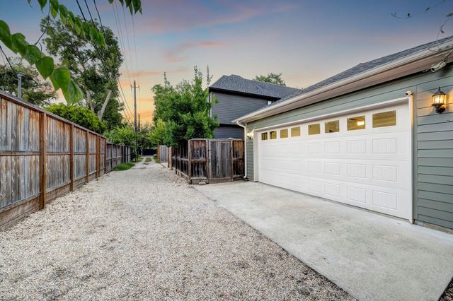 2219 Arlington Street, Houston, TX 77008