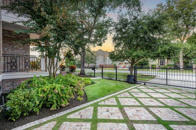 2219 Arlington Street, Houston, TX 77008