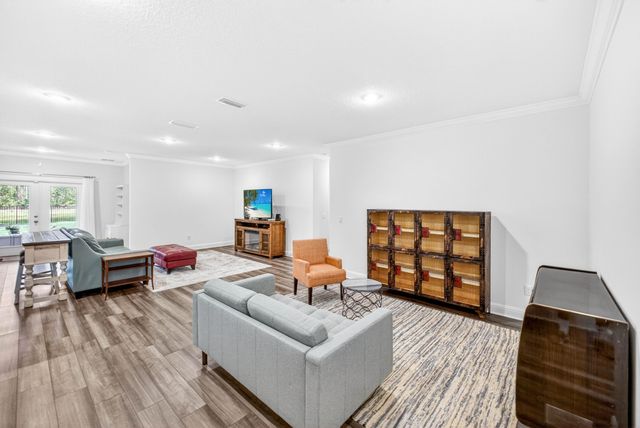 247 E Sky Way, Freeport, FL 32439