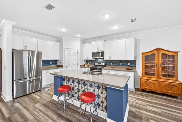 247 E Sky Way, Freeport, FL 32439