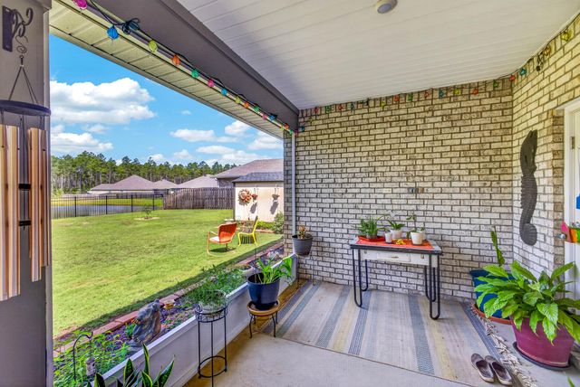 247 E Sky Way, Freeport, FL 32439