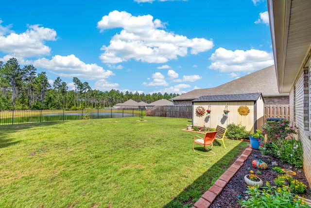247 E Sky Way, Freeport, FL 32439