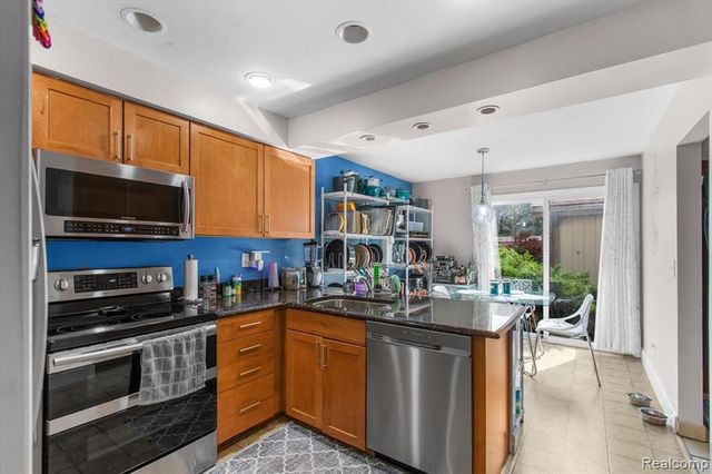 7387 Radcliff Drive 47, West Bloomfield, MI 48322