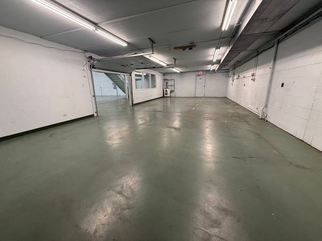 1881 Industrial Drive, Libertyville, IL 60048