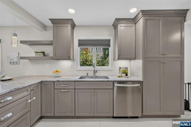 60 Moore Avenue, Waldwick, NJ 07463