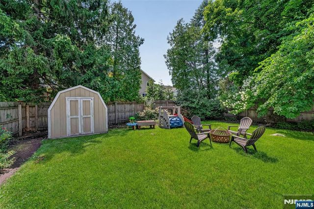 60 Moore Avenue, Waldwick, NJ 07463