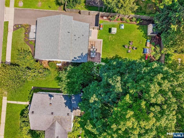 60 Moore Avenue, Waldwick, NJ 07463