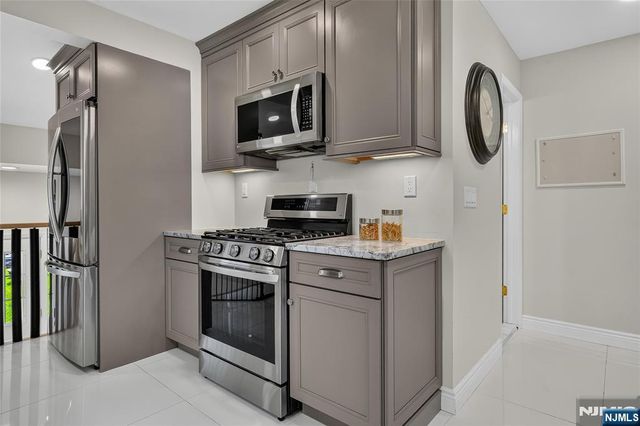 60 Moore Avenue, Waldwick, NJ 07463