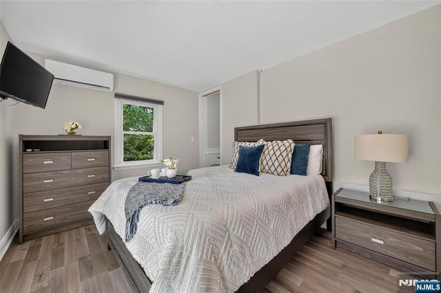 60 Moore Avenue, Waldwick, NJ 07463