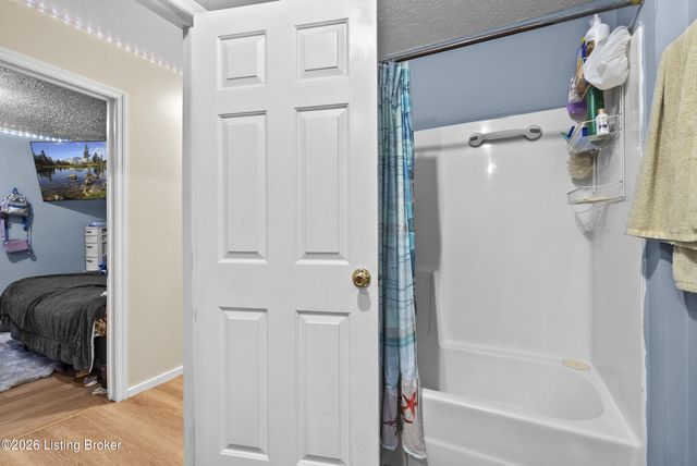 2801 Griffiths Ave, Louisville, KY 40212