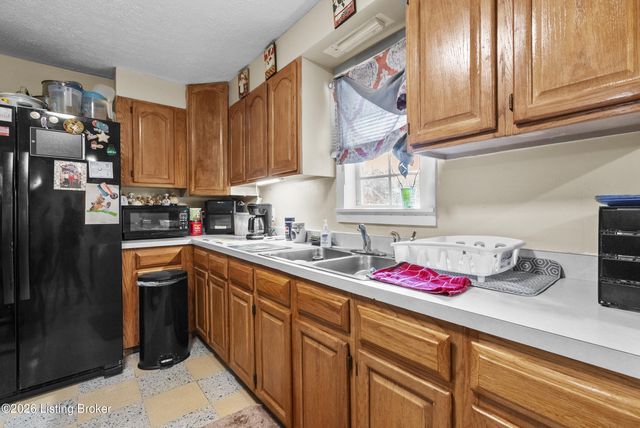 2801 Griffiths Ave, Louisville, KY 40212
