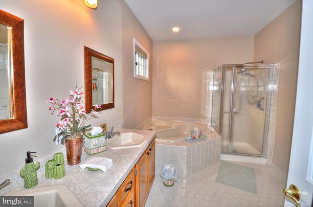 4 SYMPHONY AVE, Bayville, NJ 08721