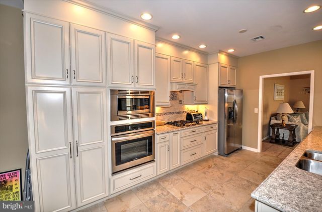 4 SYMPHONY AVE, Bayville, NJ 08721