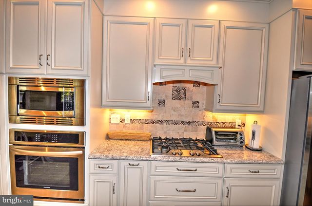 4 SYMPHONY AVE, Bayville, NJ 08721