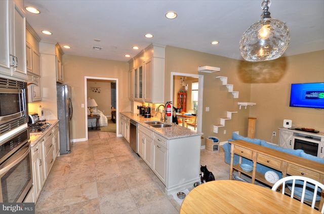 4 SYMPHONY AVE, Bayville, NJ 08721