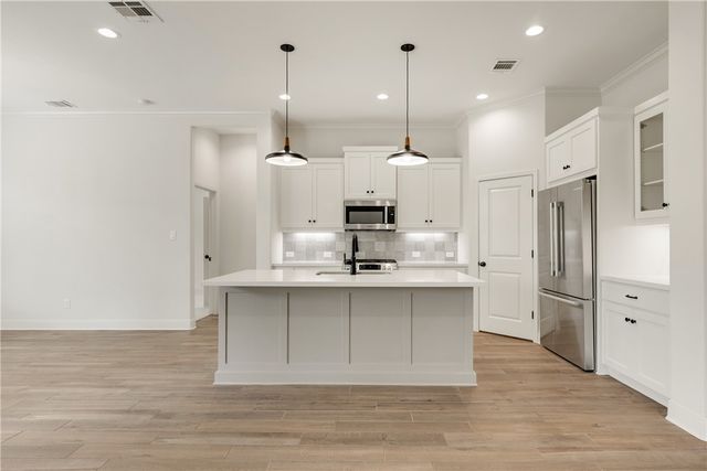 3512 Wildwood Court, Bryan, TX 77808