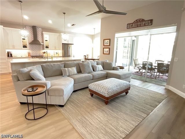 1709 MARSH RUN, Naples, FL 34109