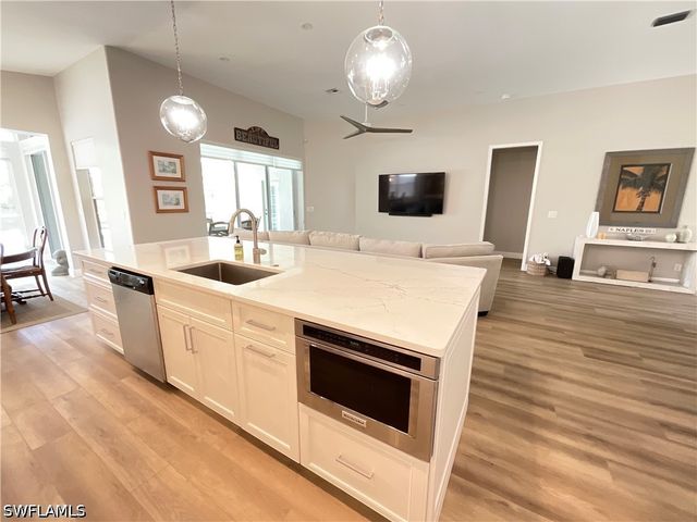 1709 MARSH RUN, Naples, FL 34109