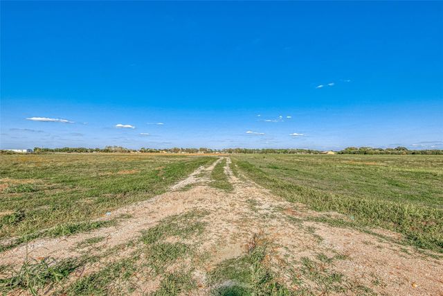 000 Mcfarlane Road, Beasley, TX 77417