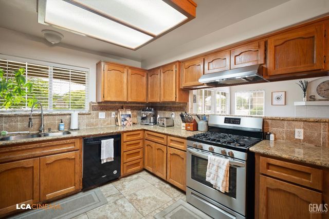 4611 Polo Club Drive, Bakersfield, CA 93312