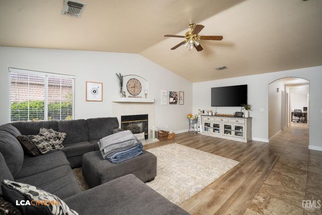 4611 Polo Club Drive, Bakersfield, CA 93312