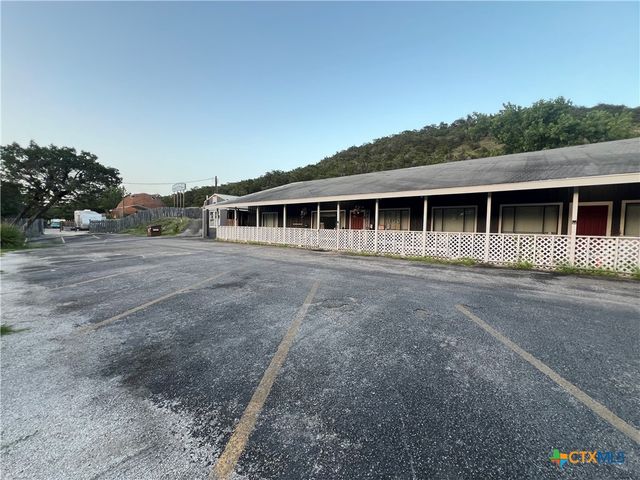 130 Charter Oak Drive, Canyon Lake, TX 78133