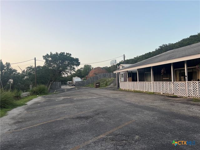 130 Charter Oak Drive, Canyon Lake, TX 78133