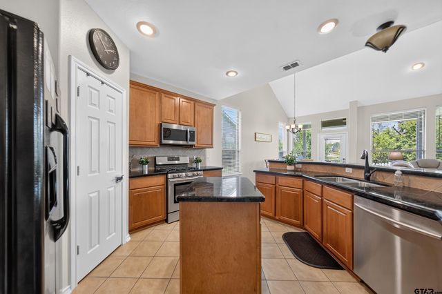 1907 Silver Cove, Whitehouse, TX 75791