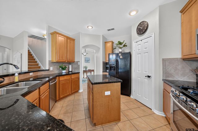 1907 Silver Cove, Whitehouse, TX 75791