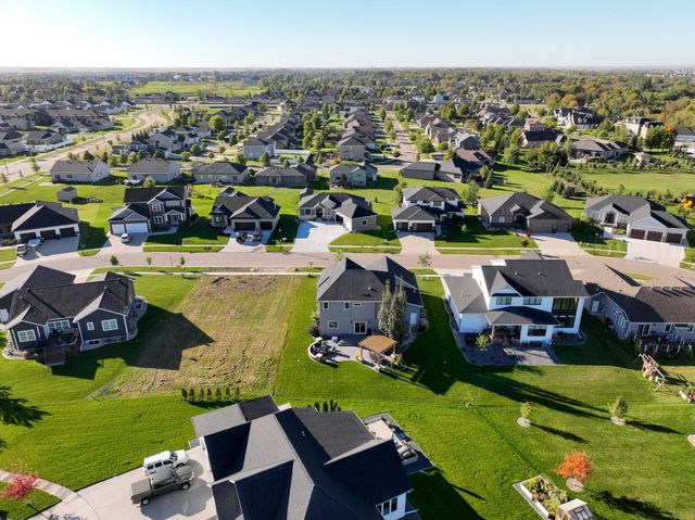 3755 Houkom Drive E, West Fargo, ND 58078