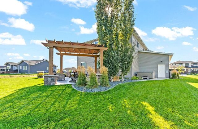 3755 Houkom Drive E, West Fargo, ND 58078