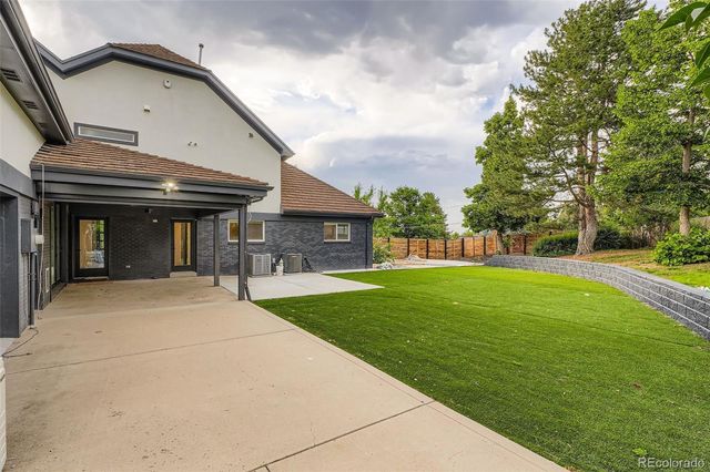 22 Rangeview Drive, Wheat Ridge, CO 80215