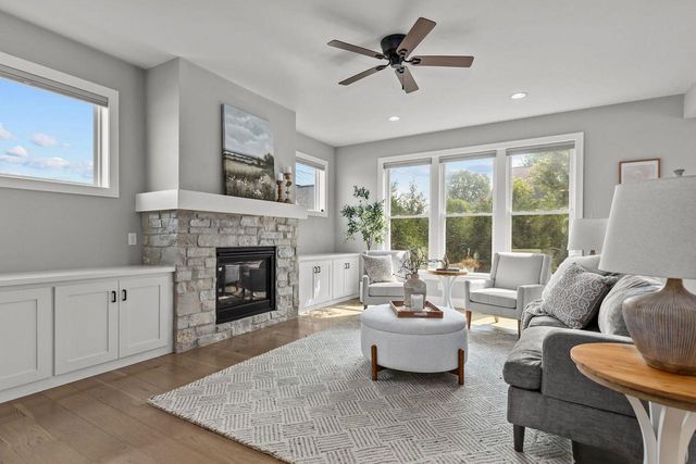 5644 N SUMMERLAND DRIVE, Appleton, WI 54913