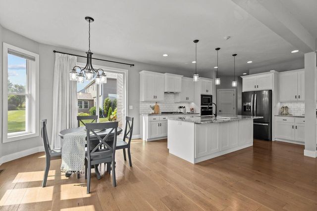5644 N SUMMERLAND DRIVE, Appleton, WI 54913
