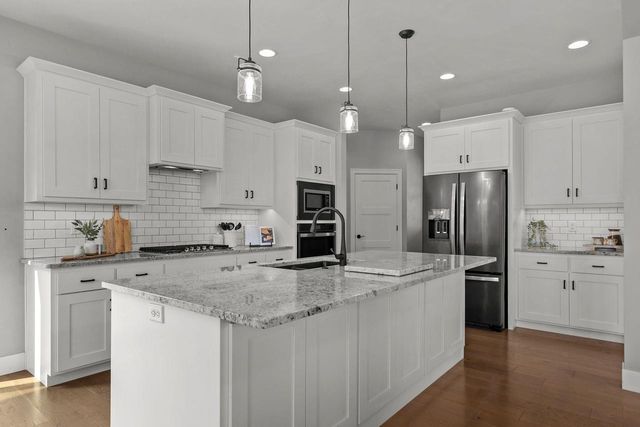5644 N SUMMERLAND DRIVE, Appleton, WI 54913