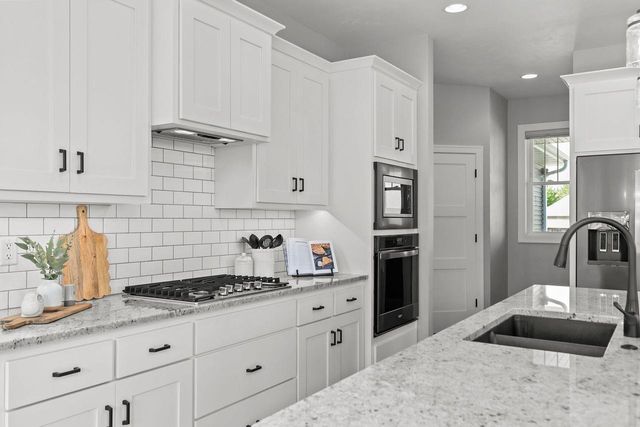 5644 N SUMMERLAND DRIVE, Appleton, WI 54913