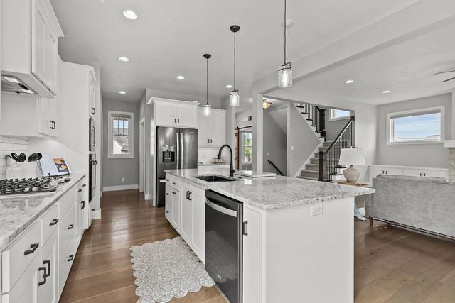 5644 N SUMMERLAND DRIVE, Appleton, WI 54913