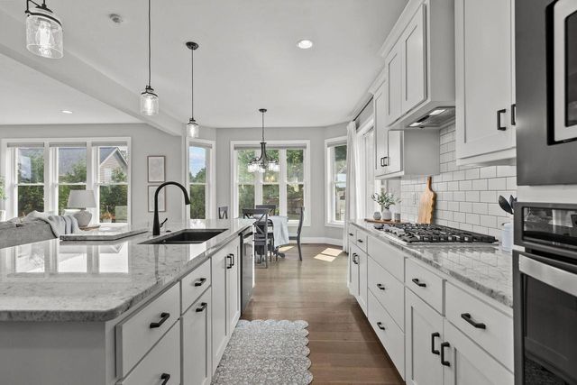 5644 N SUMMERLAND DRIVE, Appleton, WI 54913
