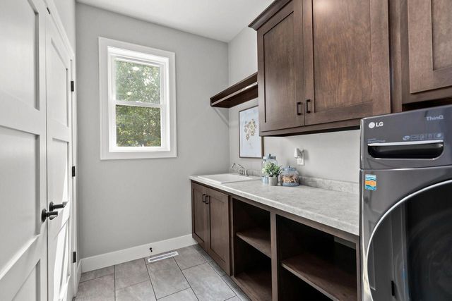 5644 N SUMMERLAND DRIVE, Appleton, WI 54913