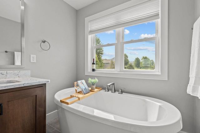 5644 N SUMMERLAND DRIVE, Appleton, WI 54913