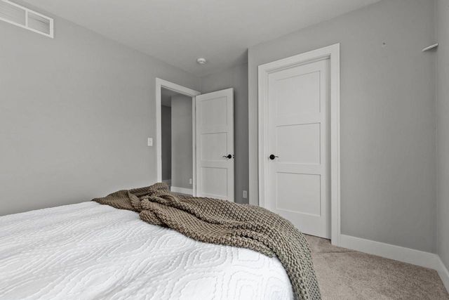 5644 N SUMMERLAND DRIVE, Appleton, WI 54913