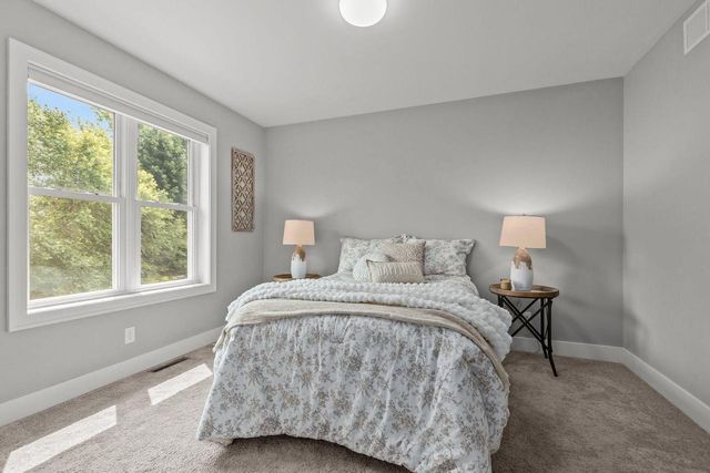 5644 N SUMMERLAND DRIVE, Appleton, WI 54913