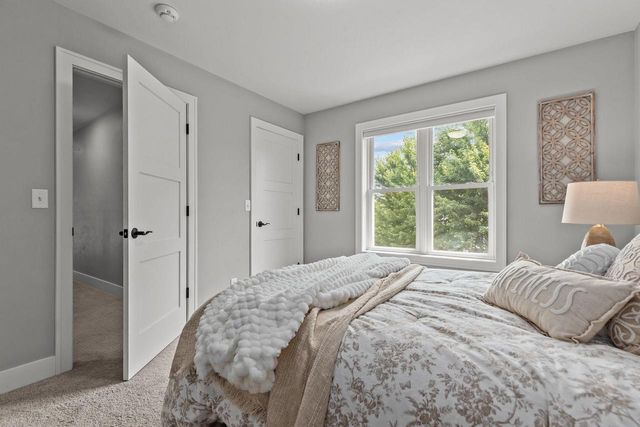 5644 N SUMMERLAND DRIVE, Appleton, WI 54913