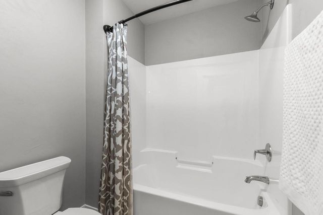 5644 N SUMMERLAND DRIVE, Appleton, WI 54913