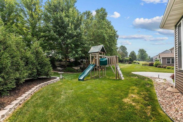 5644 N SUMMERLAND DRIVE, Appleton, WI 54913