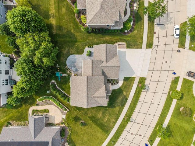 5644 N SUMMERLAND DRIVE, Appleton, WI 54913