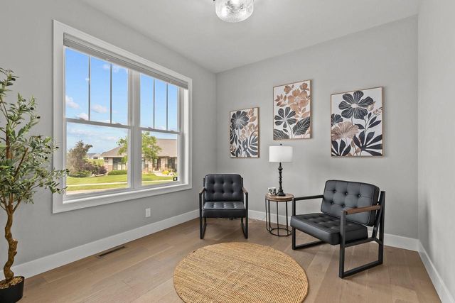 5644 N SUMMERLAND DRIVE, Appleton, WI 54913