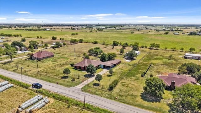6691 W Hawkeye Road, Krum, TX 76249