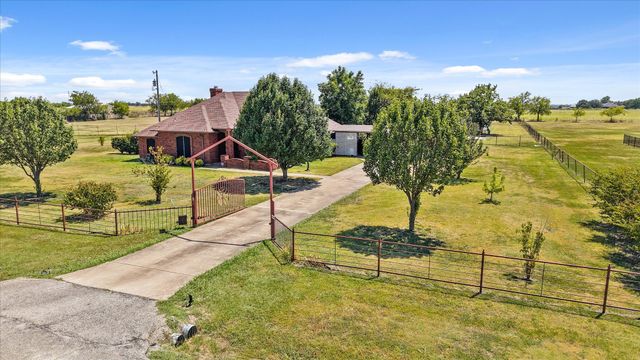 6691 W Hawkeye Road, Krum, TX 76249